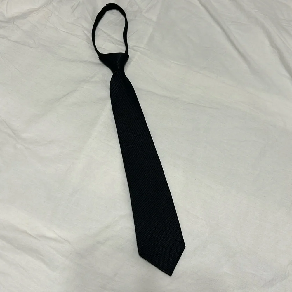 Neck Tie in black, zipper adjustable. Formal wear Preowned great condition.